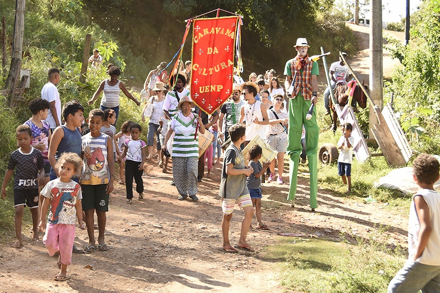 Leia mais sobre o artigo Caravana Cultural da UENP leva Arte à Comunidade da Pedreira em Jacarezinho